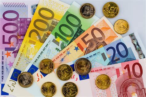 Euro exchange rates and currency conversion. Euro phone, desktop wallpapers, pictures, photos, bckground images
