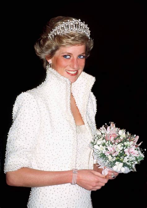 Garden Dedicated To Princess Diana Opens At Kensington Palace Abc News