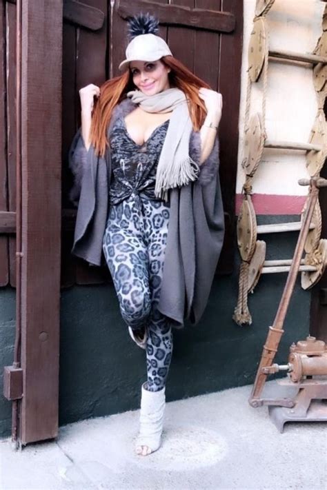 Busty Phoebe Price Enjoys A Day In Beverly Hills 18 Photos