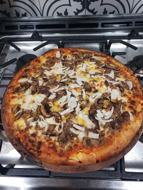Homemade Beef Onion Mushroom Pizza With Garlic Crust Rfood