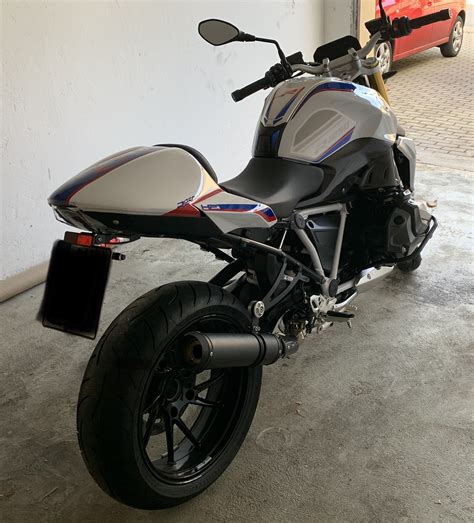 The engine has a broader powerband and a combined engine/transmission case that eliminates some unnecessary weight from the assembly. R1250R HP mit den ersten Umbauten - www.bmw-bike-forum.info