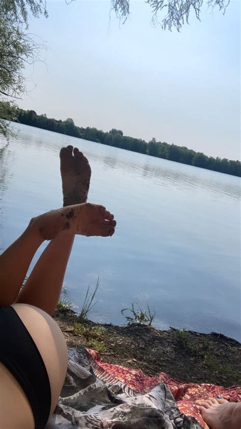 Girls Feet On Twitter Rt Prinzesschiara W Hrend Ich Am See Entspanne Tr Umst Du Davon Meine