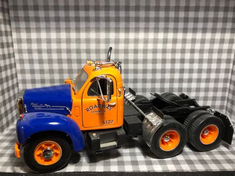 Die Cast B Series Mack Truck 125 Scale Etsy