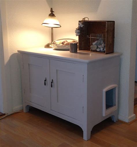 Give your cat's space a fresh makeover! Very clever way to hide the cat litter box. [895 x 960 ...