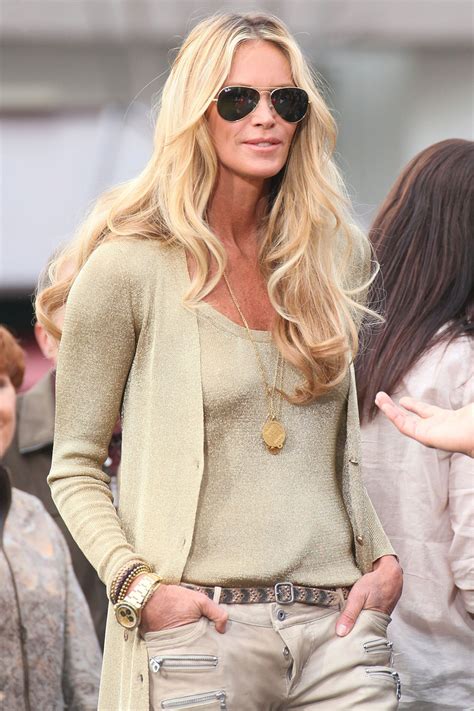 elle macpherson wears the marie pendant and the rio bracelet style désinvolte chic style casual