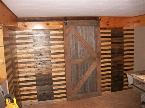 Walls And Sliding Barn Door Made From Pallets • 1001 Pallets Wood