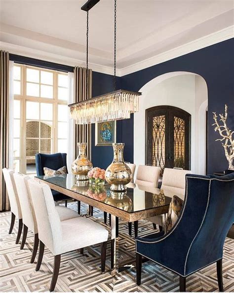 Super Elegant And Chic Dining Room With Modern Rectangular Crystal