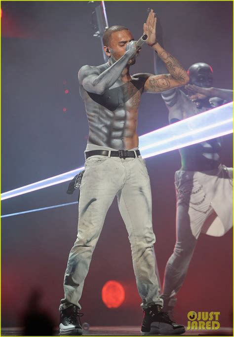 Chris Brown Shirtless For Bet Awards Performance Photo 2681918 Chris Brown Shirtless