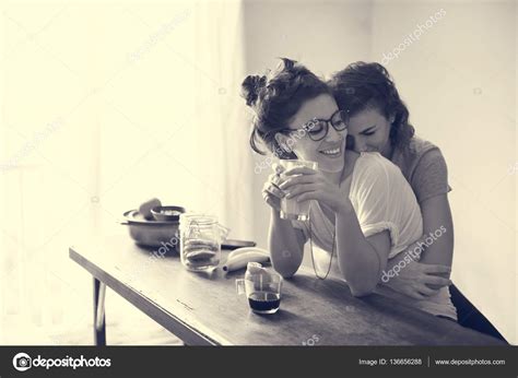Couple Lesbien Passer Du Temps Ensemble Image Libre De Droit Par