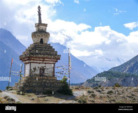 Lonely Stupa Under Annapurna Mountain Range Annapurna Circuit Trek