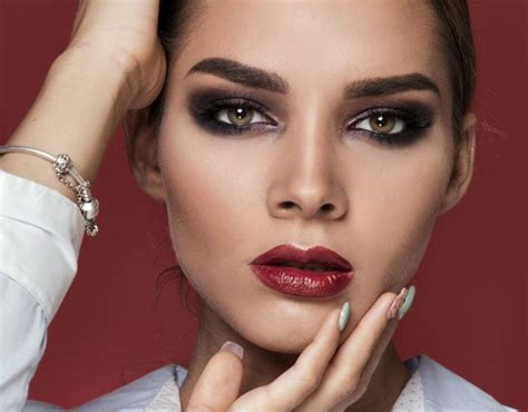 Cómo hacer un maquillaje de ojos ahumados o smokey eyes