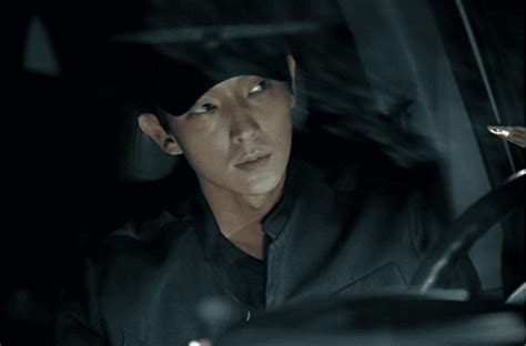 Lee Joon Gi Goes On The Run From The Law In Latest Stills From “criminal Minds” Soompi