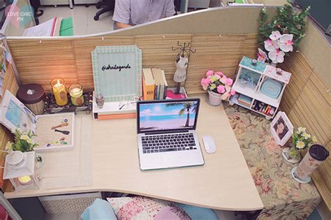 This travel themed office decor list is packed with 22 cute, unique ideas! shai lagarde love chic style blogger cubicle decor beach i ...