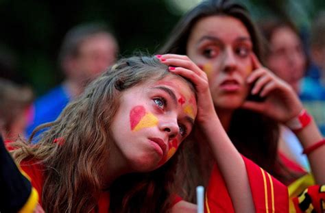 World Cup 2014 Colourful Fans Mirror Online
