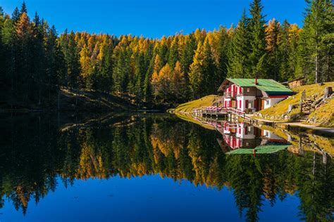 House Beside Lake Surrounded By Trees · Free Stock Photo