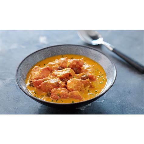 Chicken tikka masala is a dish consisting of roasted marinated chicken chunks (chicken tikka) in spiced curry sauce. Poulet Tikka Massala (b) 3276552173081