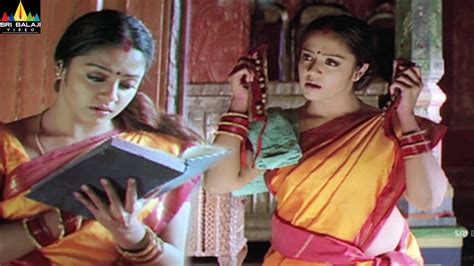 Chandramukhi Movie Scenes Jyothika At Chandramukhi Room Rajinikanth