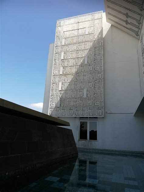 This modern futuristic mosque was named after raja haji fisabilillah ibni daeng chelak, a bugis warrior from penyengat island, indonesia. Raja Haji Fisabilillah Mosque | Cyberjaya, Sepang ...