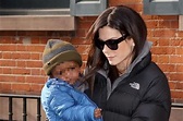 Schauspielerin Sandra Bullock adoptierte 2010 ihren Sohn Louis. Fünf ...