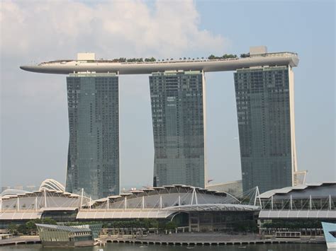 Highest And Largest Infinity Pool In The World At Singapore Take