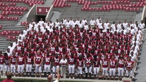 Alabama Crimson Tide takes team photo - YouTube