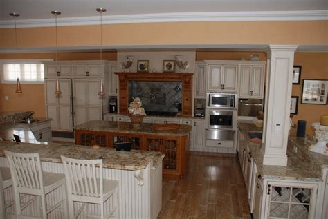 Find inexpensive kitchen cabinets in many styles and sizes : Martha Maldonado of Wholesale Kitchen Cabinet Distributors ...