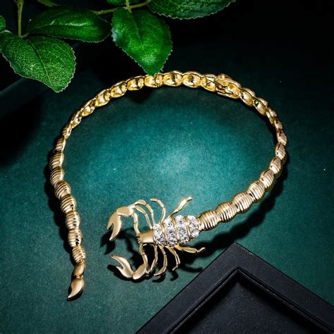 Bella Fashion Scorpion Animal Choker Necklace Alloy Necklace Gold Tone