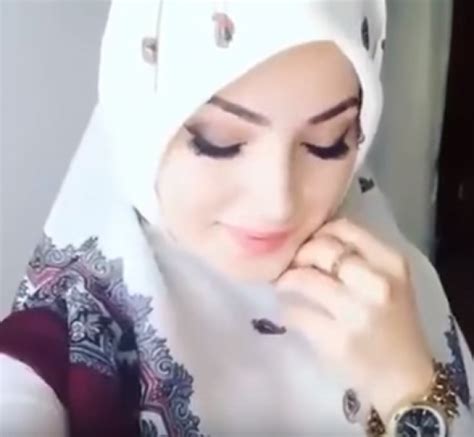 بالفيديو مغربية محجبة تشعل مواقع التواصل بجمالها ما رأيكم؟ Laha