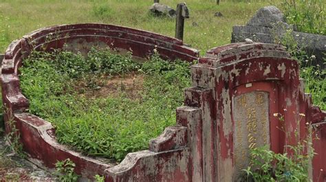 This chinese cemetery covers 343 acres, in existence for 112 years and maintained in its original historical` state. Kwong Tong Cemetery Kuala Lumpur - YouTube