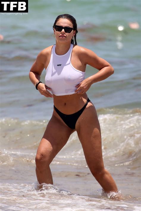 Brooks Nader Flashes Her Nude Tits On The Beach In Miami Photos