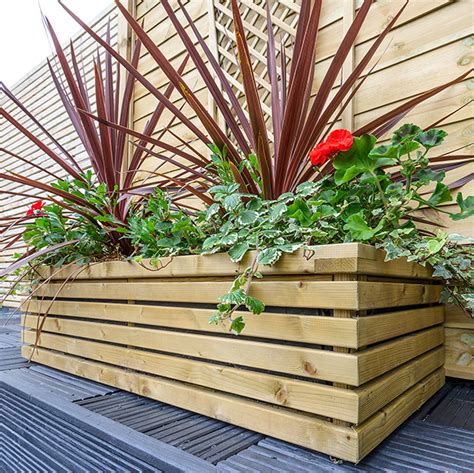Display your trailing plants with pride with our cheap hanging baskets and hanging plant pots from b&m stores. Rectangular contemporary planter | Grange Fencing