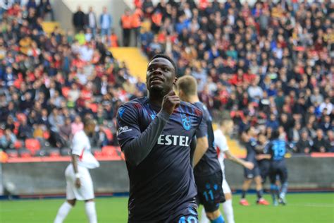 Transferts, salaire, palmares, statistiques en club et en sélection nationale. Celtic and Rangers 'interested in' former Leeds striker ...