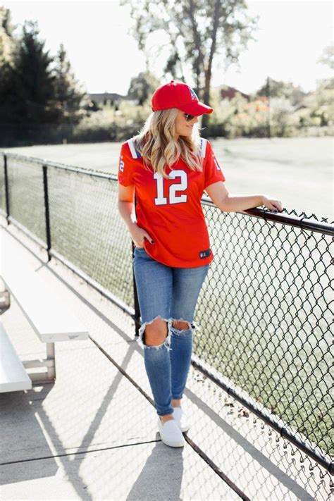 What To Wear With A Jersey 3 Ways To Wear A Jersey Football Jersey Outfit Jersey Fashion