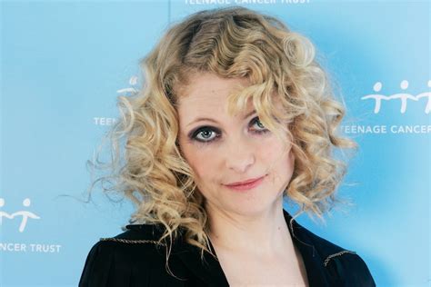 How To Dress Like Alison Goldfrapp Because She S A Queen Of The Dressing Up Box Curl Ambassador