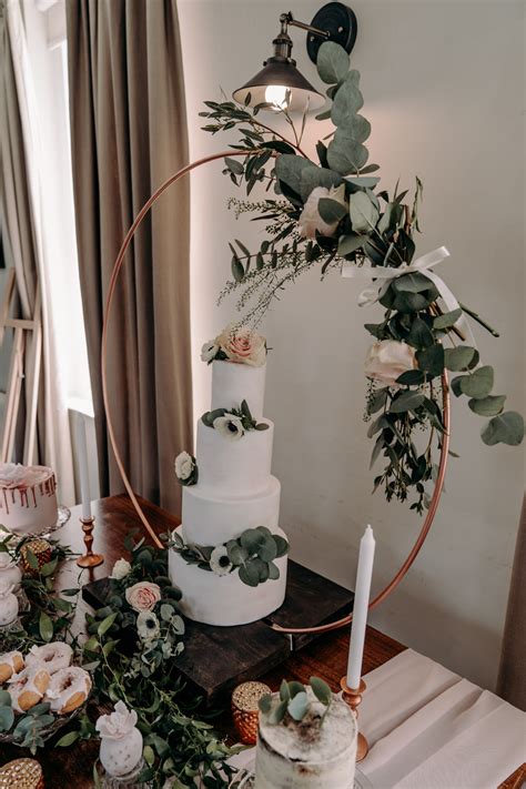 51 Ingenious Wedding Cake Stand Ideas To Elevate Your Style