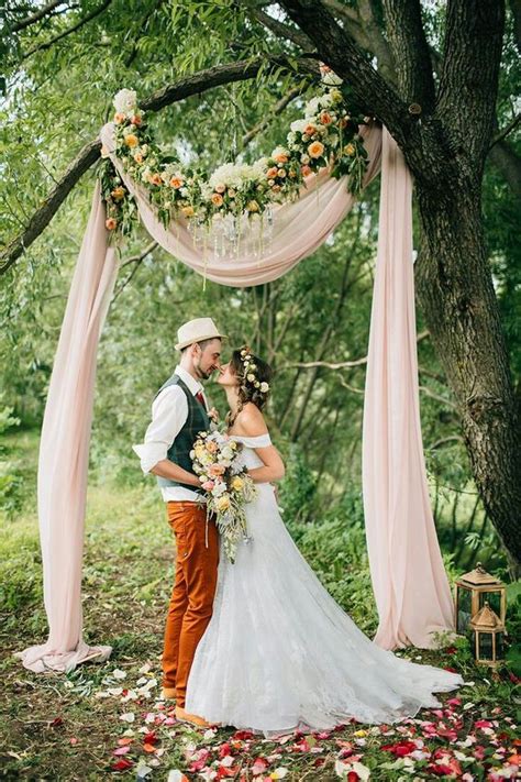 27 Beautiful Living Tree Wedding Backdrops And Arches Weddingomania
