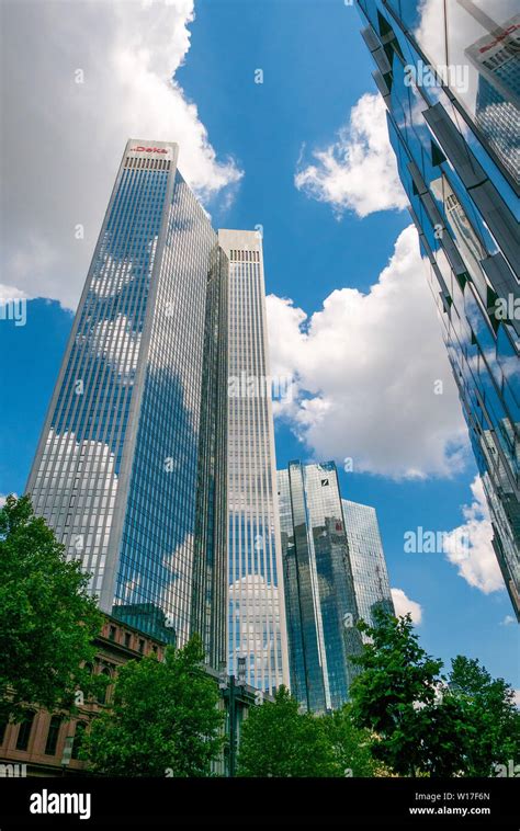 Twin Towers Der Deutschen Bank Zentrale In Frankfurt Fotos Und