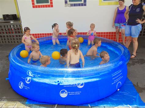 Escola De Educação Infantil E Creche Municipal Banho De Piscina