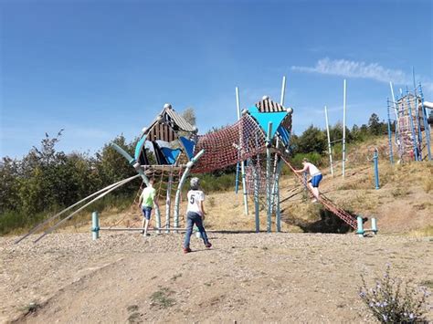Auf einer länge von 160 metern, direkt hinter dem center parcs, lädt europas längstes spielgerät zum austoben, klettern und spielen ein. Aventura - Der Spielberg (Medebach) - 2020 All You Need to ...