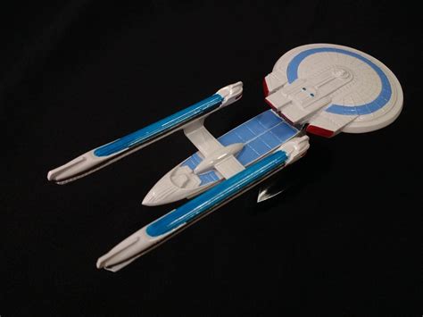 Star Trek Uss Enterprise B Resin Model O Espaço Virtual Do Colecionador