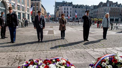 Cérémonie Du 8 Mai Singulière Place Rihour à Lille La Voix Du Nord