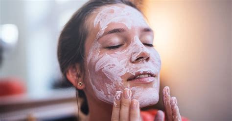 Calamine Lotion For Acne Benefits Precautions And How To Use It