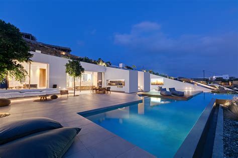 Luxury Villas On A Range Of The Most Iconic Greek Islands In