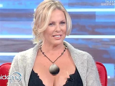 Ela Weber Ricordate La “sellerona” Sparita Dalla Tv A Causa Di Un Brutto Male