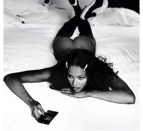 Naomi Campbell Sexy And Topless 2 Photos Thefappening