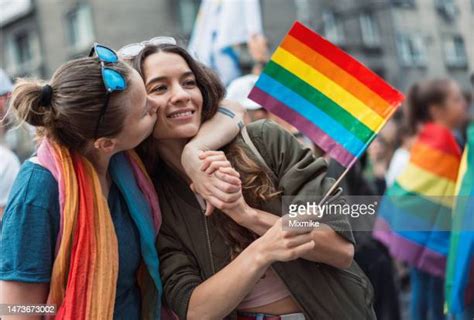 Beautiful Lesbians Kissing Stockfotos En Beelden Getty Images