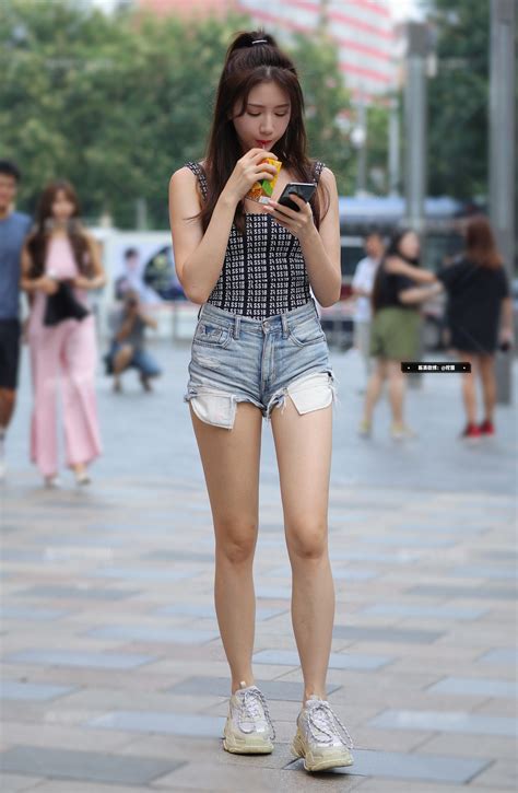 1960×2998ピクセル Girl Fashion Beautiful Asian Women Beauty Leg Asian