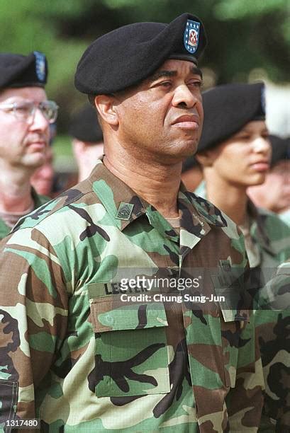Army Tan Beret Photos And Premium High Res Pictures Getty Images