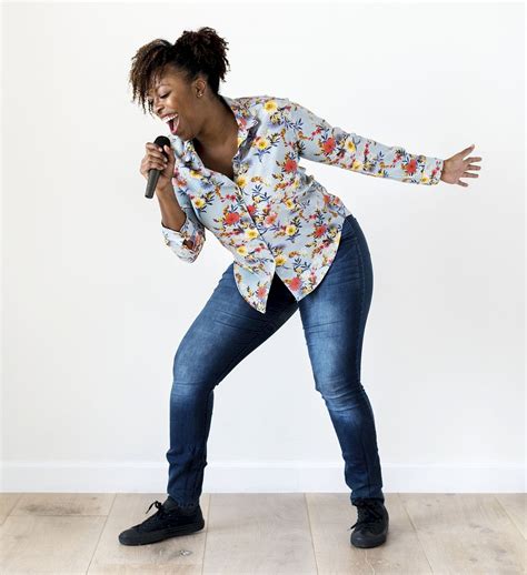 Black Passionate Woman Vocalist Singing Premium Photo Rawpixel