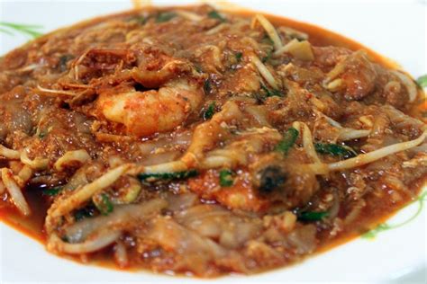 Artikel kali ini kami ingin kongsikan 5 tempat makan char kuey teow di penang yang mendapat pujian ramai. Dari Dapur Kecah: Penang Char Kuew Teow